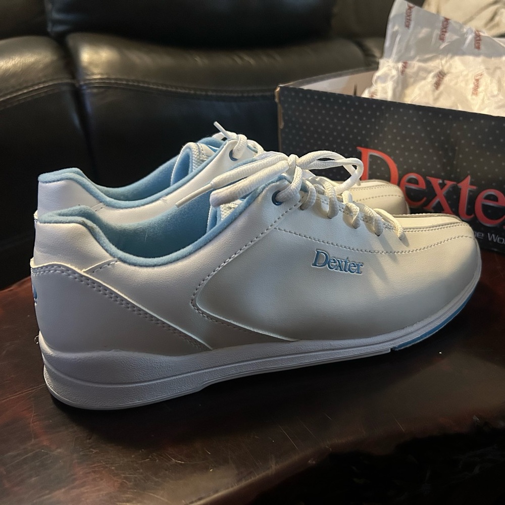 Dexter woman’s bowling shoes